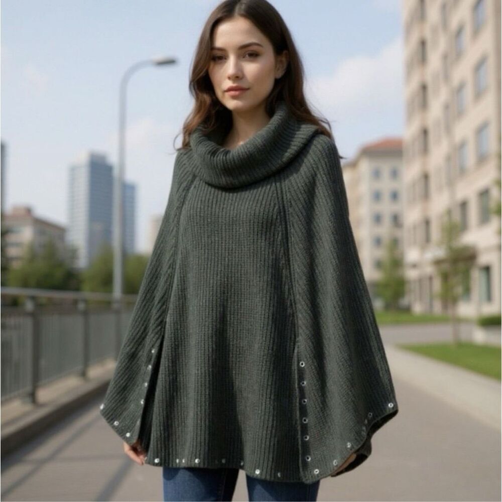 Strut & Bolt Isobella Grommet Trim Cape Knit Green Size Small